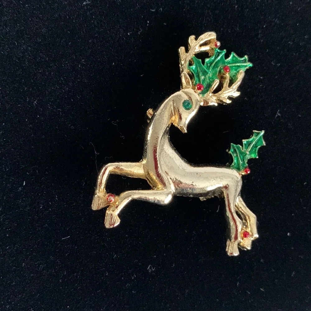 Gerry’s Reindeer Brooch Pin VTG Enamel Gold Tone Holly Leaves Berries Christmas